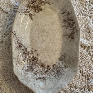 Vintage-Inspired Brown Leaf Pattern Platter